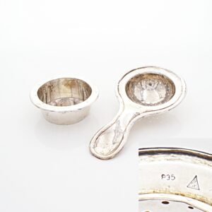 Teesieb auf Teesiebständer aus Silber - GSK Köthen