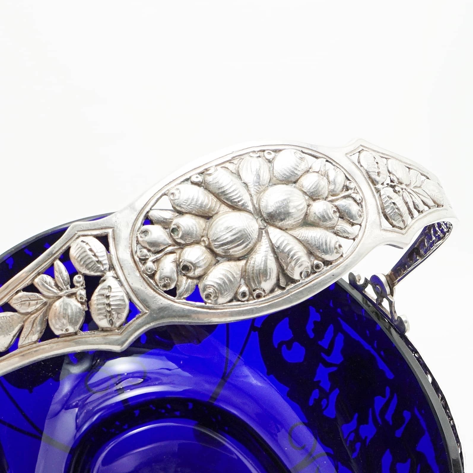 Großer Obstkorb – Empire Stil, Silber & Kobaltglas