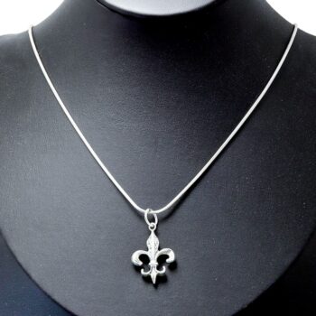 Elegante Schlangenkette mit Lilienanhänger in 925 Sterlingsilber