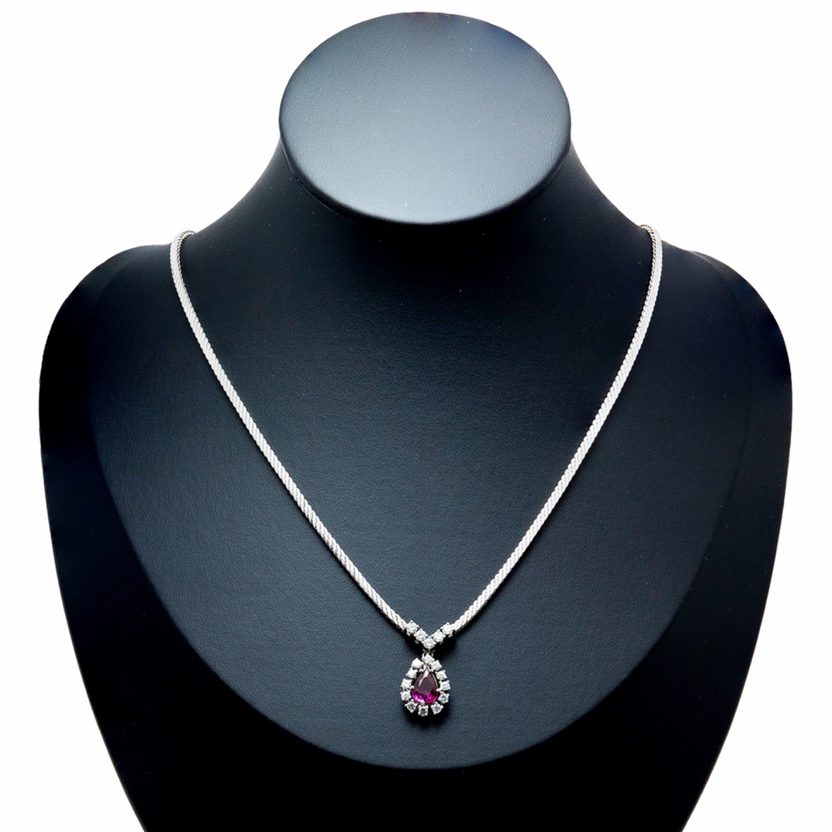 Luxus-Collier aus 750er Weißgold mit Rubin im Tropfenschliff und lupenreinen Brillanten