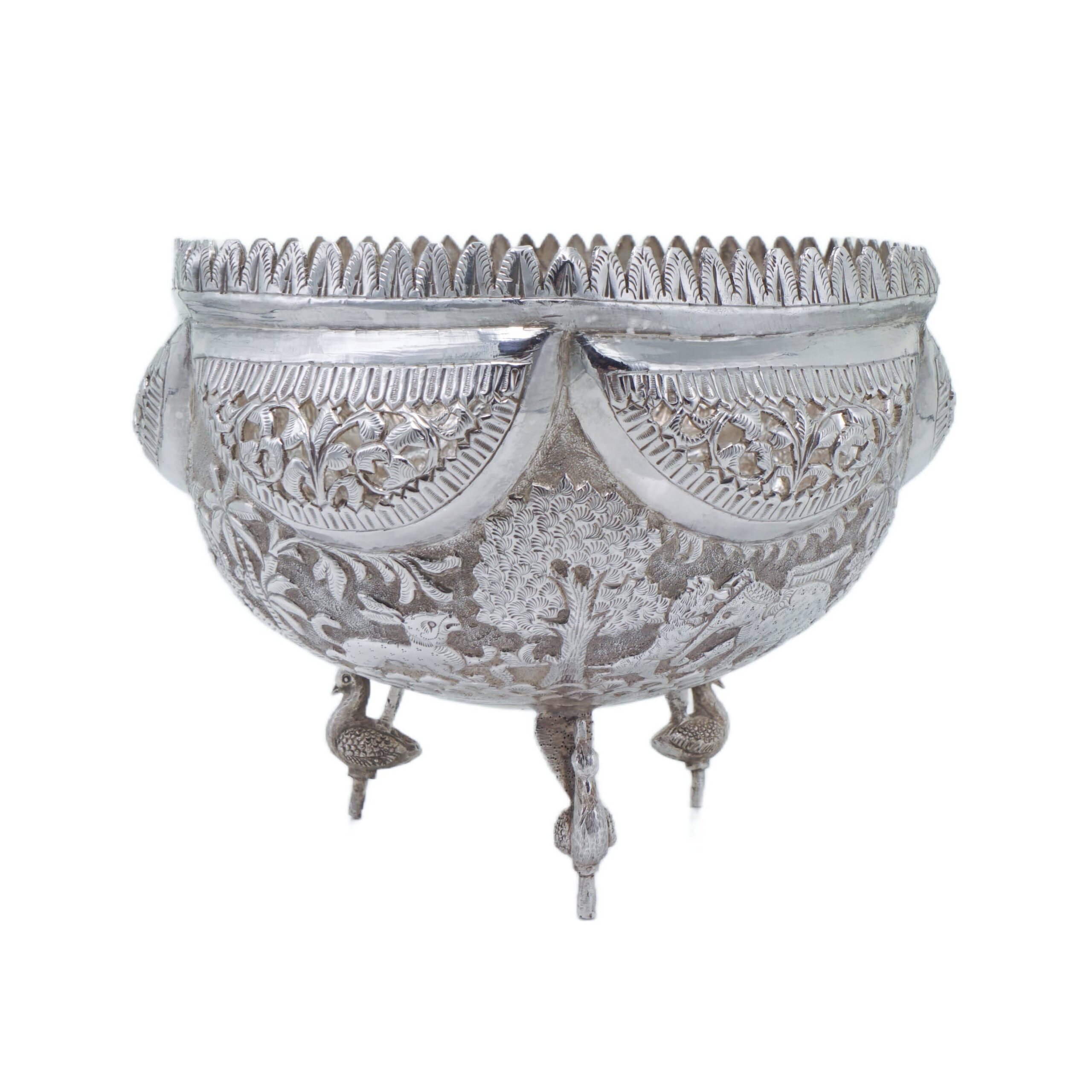 Dekorreiche teildurchbrochene Fußschale aus Silber - Süd-Asien Indien