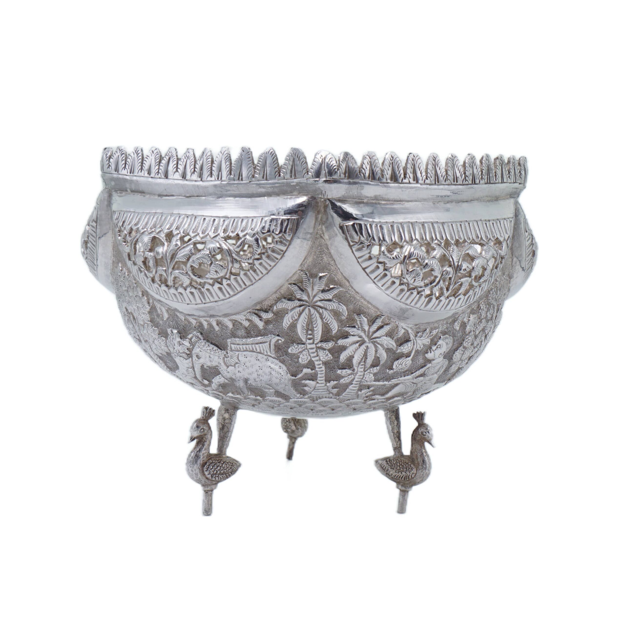 Dekorreiche teildurchbrochene Fußschale aus Silber - Süd-Asien Indien