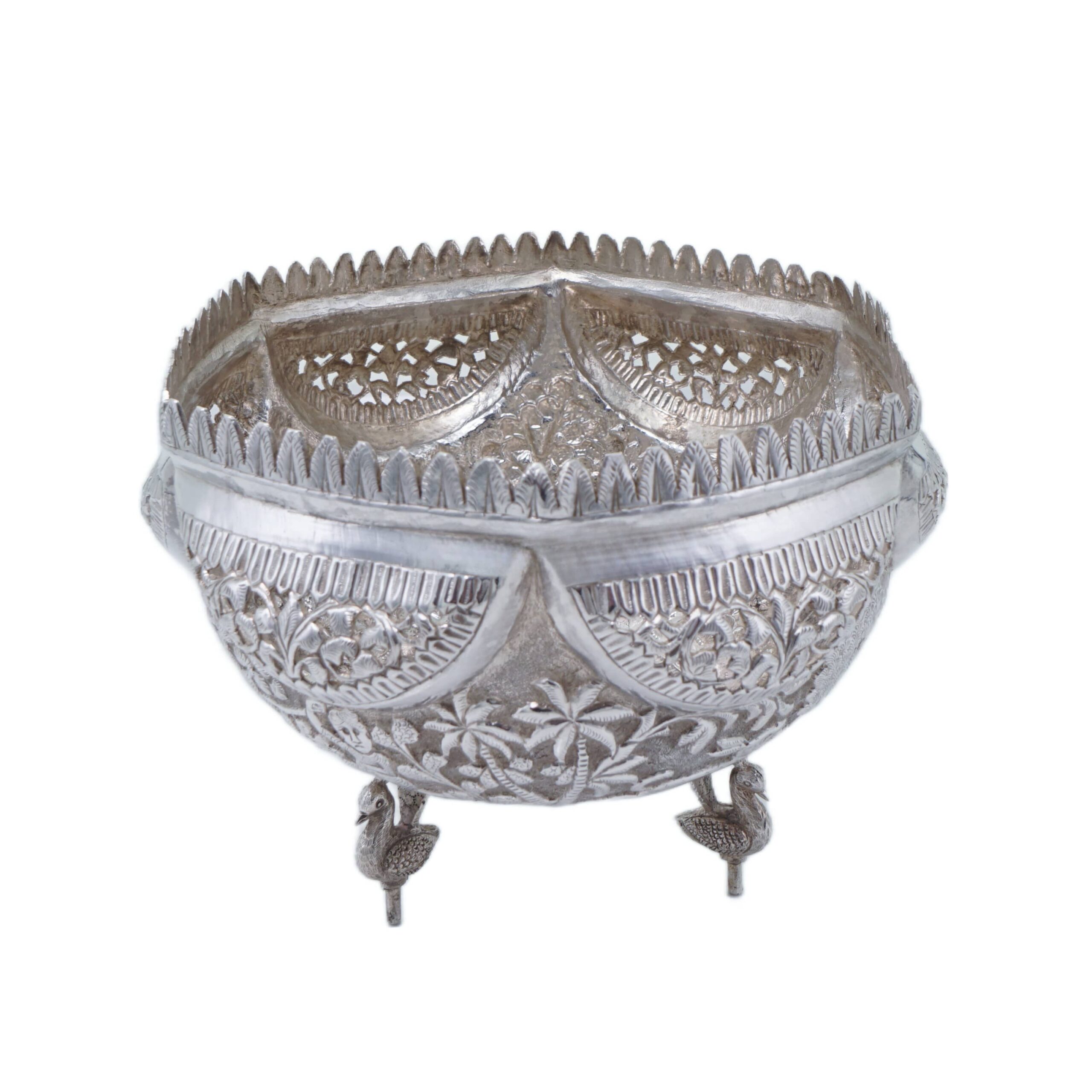 Dekorreiche teildurchbrochene Fußschale aus Silber - Süd-Asien Indien