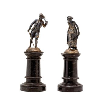 Paar französischer Kleinbronzen des 19. Jahrhunderts auf Marmorsockeln