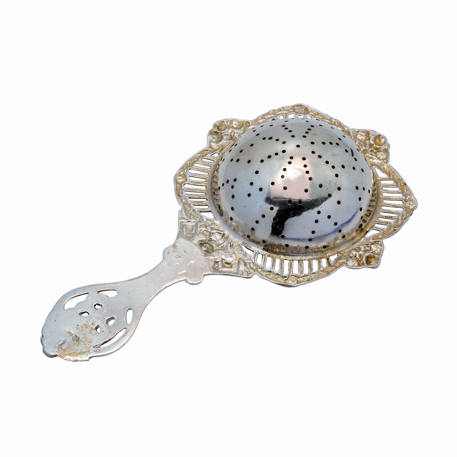 Kunstvoll durchbrochen gearbeitetes Teesieb aus 800er Silber