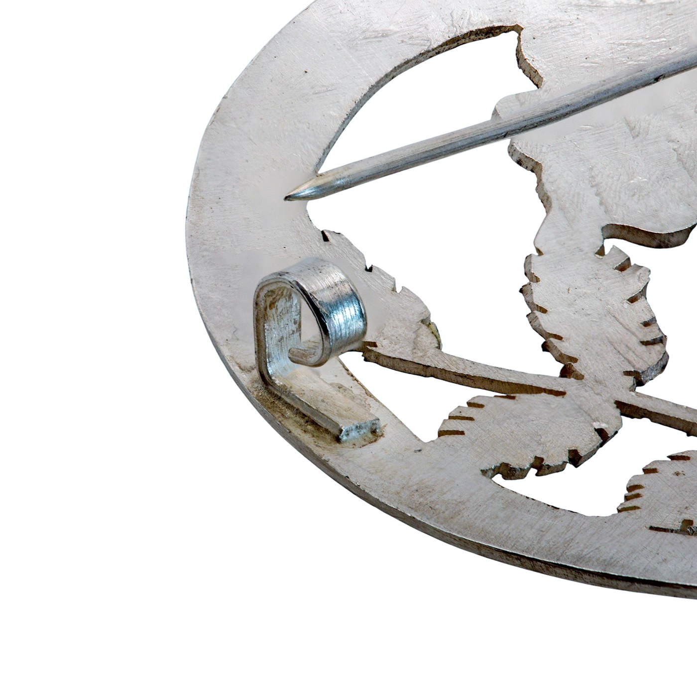 Runde Silberbrosche aus 800er Silber mit floraler Durchbrucharbeit