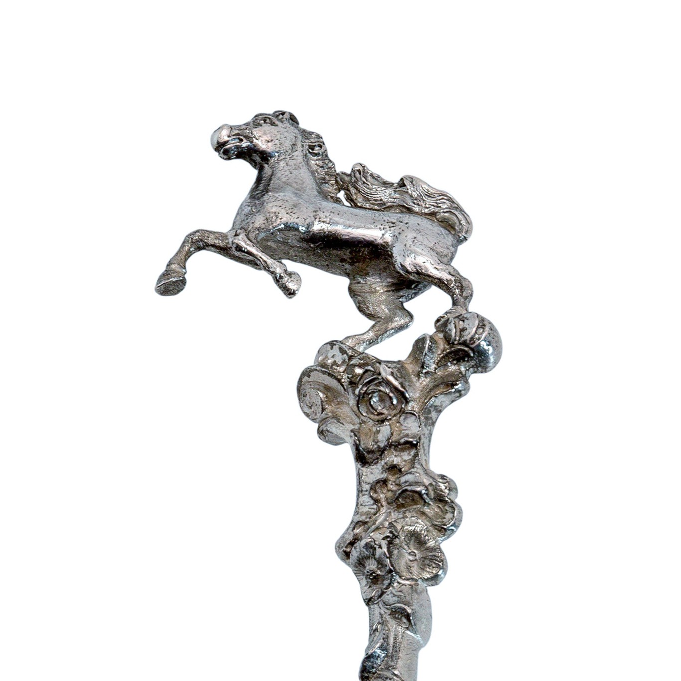 Silberlöffel mit plastischem Pferdemotiv